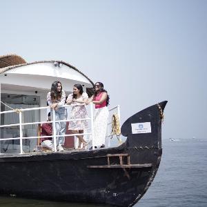 Mayooram cruises -luxury houseboat