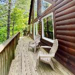 14 Guest 7 Bed 4 BR Lakefront Cabin w Hot Tub Beattyville