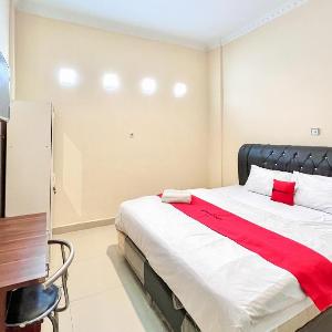 RedDoorz @ Golden Gateway Medan