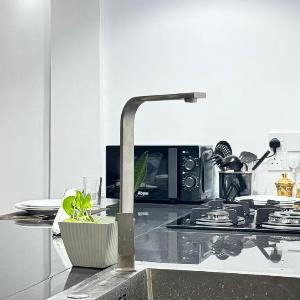 Apartment W Kitchen 5 Mins Beach 20 Mins Airport