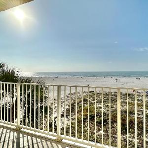 Chateaus on White Sands 302