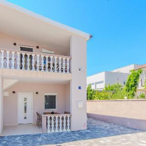 Apartments with parking space Vir - 24843