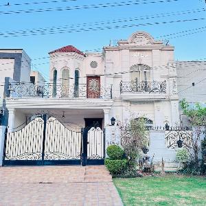 3 Beds Space with Privacy in Middle of DHA