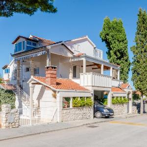 Apartments by the sea Mirca Brac - 5613