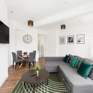 The Newhall Loft by Prime Stays - 2-Bedroom JQ City Apartment with Private Entrance