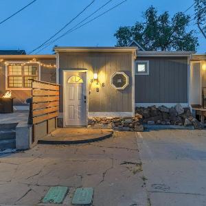 Walkable Downtown Stay with Fire Pit