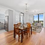 Chic 2BR Inner-City Stay with Balcony Sydney 