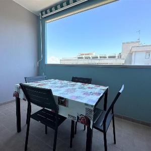 Great flat 100mt from the sea