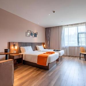 Home Inn Plus Wuhan Yellow Crane Tower