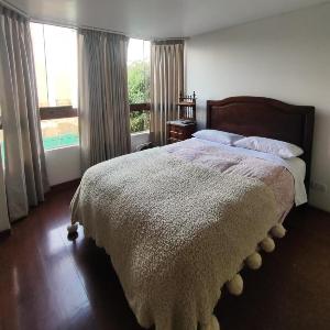 Amplia y céntrica habitación con vistas Larcomar