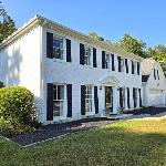Cozy 5BR Family Retreat Firepit Games Patio Lawrenceville Georgia
