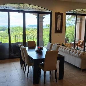 Treetop Ocean View Penthouse - Jobo 15