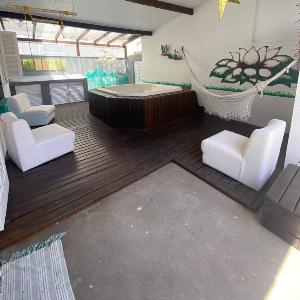 Golfinhos Casa 2 com Jacuzzi a 70m do mar