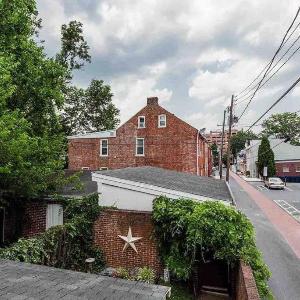 THE LEMON TREE - DOWNTOWN HISTORIC LANCASTER