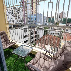 Modern 2BR Apartment in Mombasa CBD with 2 Bathrooms & Balcony near Airport & Old Town