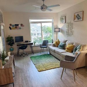 Riverwalk Luxury Condo Steps to DT Free Parking