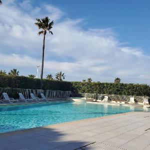 CAP HERMES 312 T23 40m2 clim parking piscine