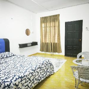 OYO 91244 Aufa Chalet