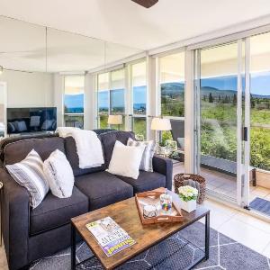 Oceanview Retreat Walk to Beach & Restaurants