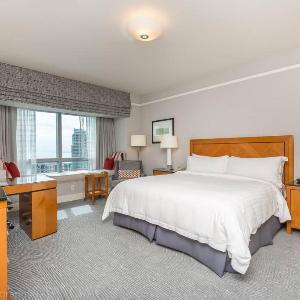 Luxury Four Seasons Condo Free Valet & Gym