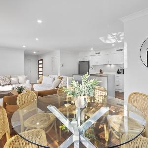 Retreat with Parking Close to Greenslopes Hospital