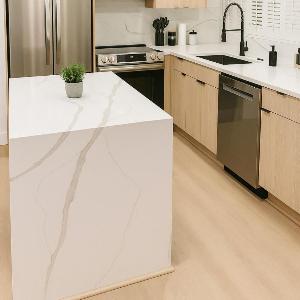 Capitol Hill 2BR with Free Parking Private Balcony Walk to Subway