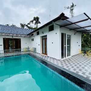 Serene Pool Villa-Coffee Estate StayMudigere