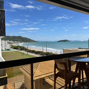 Bellagio Home apartamento de frente para o mar com uma vista incrível para a Praia de Palmas