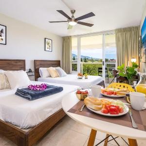 Beachside Retreat Walk to Shops & Dining