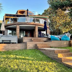 Bayswater Waterfront Paradise by Bespoke Stays