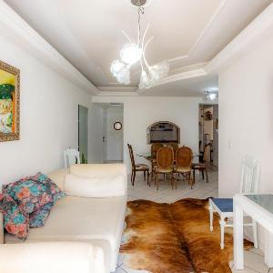 Apartamento com Varanda Churrasqueira e Vista Mar