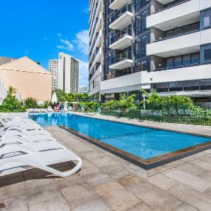 2-Bed Beach Apartment with Pool Parking & Balcony