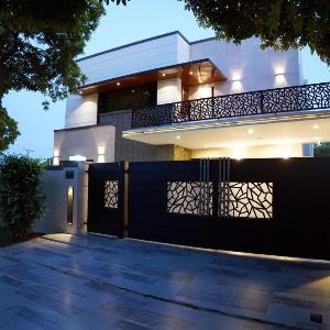 LAHORE VILLA 1 Kanal Ground floor 2 beds 2 bath 1 living room Kitchen dinning room