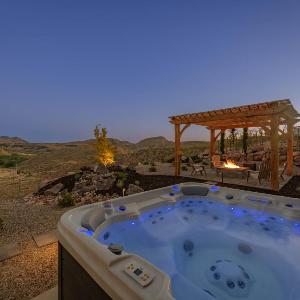 Cliffside Modern Villa - Hot Tub Stunning Views