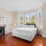 Huge Harbour View Apartment In Historic Home