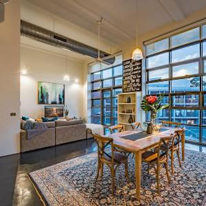 Luxury warehouse apartment close to CBD