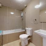 Stylish 1-Bed Riverside Views Near DLR Canary Wharf
