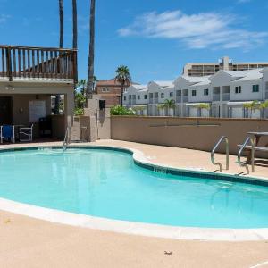 250 Paces to Beach Pool 1st Floor condo