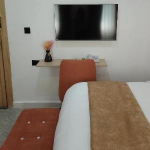 OPULENT OASIS HOTELS AND Apartment