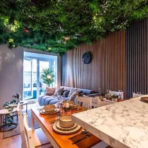 Hot Tub & Sauna Retreat  4BR with Free Parking