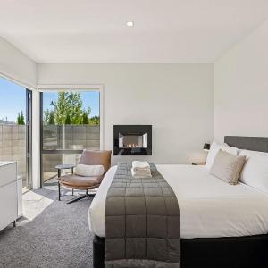 A Room on the Peninsula