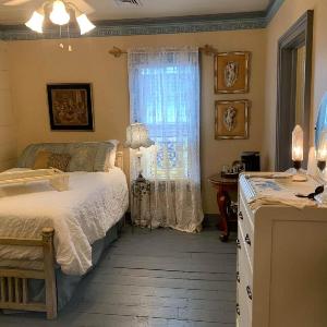 Laura's Room at The Historic Eureka Inn