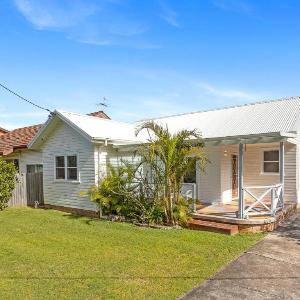 Shoal Bay Beach House & Garden Suite - 200m to iconic beach