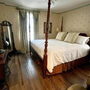Peddler's Pad at The Historic Eureka Inn and Event Center