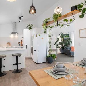 Urban Nook - Stylish Two Bedroom Hideaway