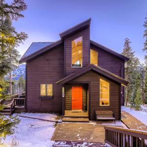 Ullr Haus: Luxurious Mountain Home w/ Hot Tub Views
