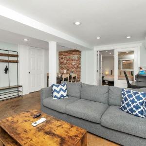 Vintage Westlake Hideaway with Patio & Lake Views