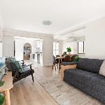 Stylish 2-Bed House with Parking 