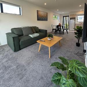Modern 2-Bedroom Home with Backyard in Edgeware