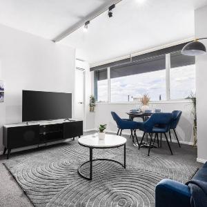 The Ridge Stylish 2BR Cityside Apartment with Pool Gym and Parking